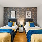 Exquisite 4 Bed In - Sleeps 10