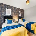 Exquisite 4 Bed In - Sleeps 10 *