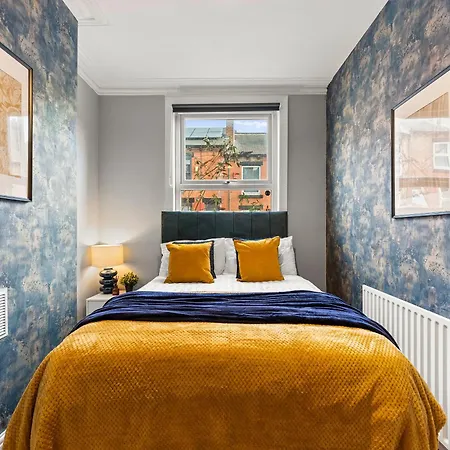 Exquisite 4 Bed In - Sleeps 10 * Лідс