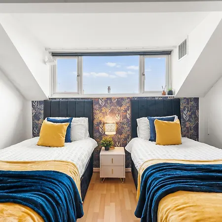 Exquisite 4 Bed In - Sleeps 10