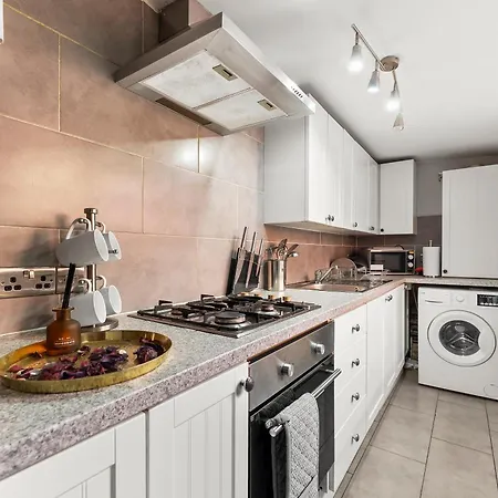 Exquisite 4 Bed In - Sleeps 10