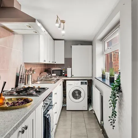 Exquisite 4 Bed In - Sleeps 10 Дом отдыха *