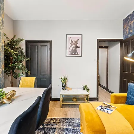 Exquisite 4 Bed In - Sleeps 10 *