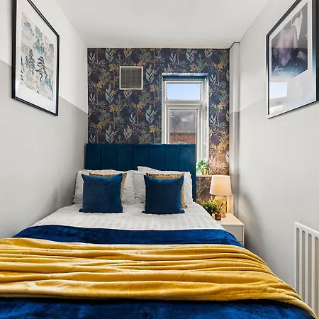 Дом отдыха Exquisite 4 Bed In - Sleeps 10