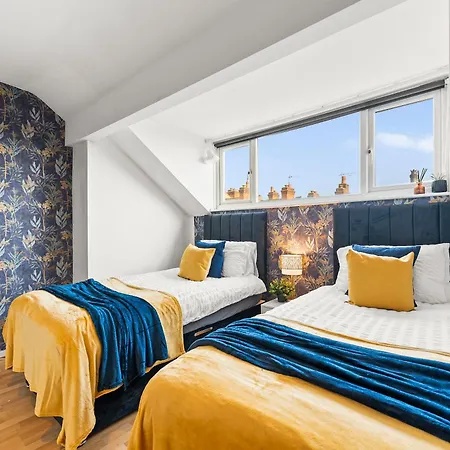 Vakantiehuis Exquisite 4 Bed In - Sleeps 10