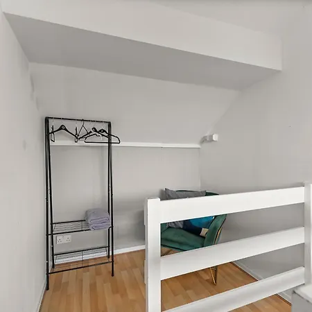 Vakantiehuis Exquisite 4 Bed In - Sleeps 10 *