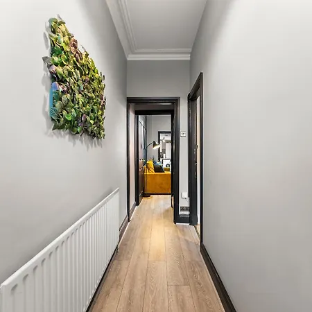 Дом отдыха Exquisite 4 Bed In - Sleeps 10
