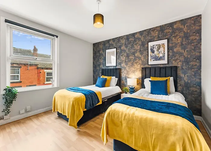 Exquisite 4 Bed In - Sleeps 10 Лідс