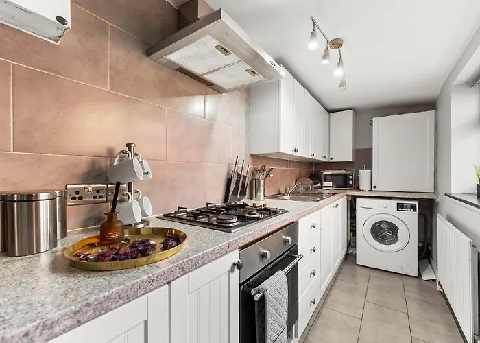 Exquisite 4 Bed In - Sleeps 10