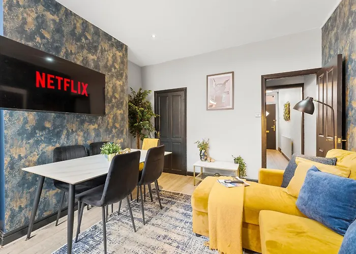 Exquisite 4 Bed In - Sleeps 10 Будинок відпочинку