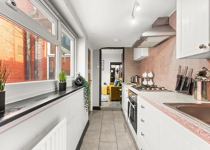 Exquisite 4 Bed In - Sleeps 10 Vakantiehuis Leeds (West Yorkshire)