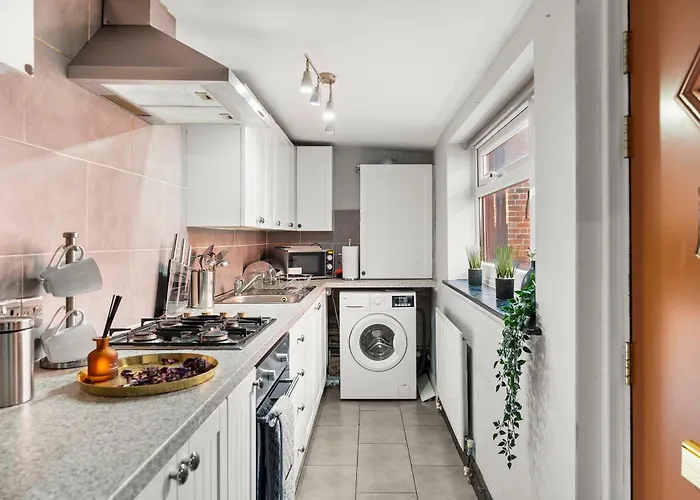 Exquisite 4 Bed In - Sleeps 10 Будинок відпочинку *