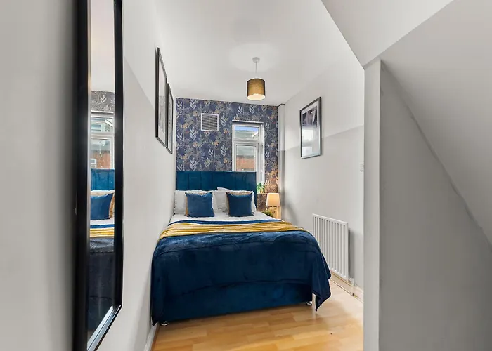 Exquisite 4 Bed In - Sleeps 10 Будинок відпочинку