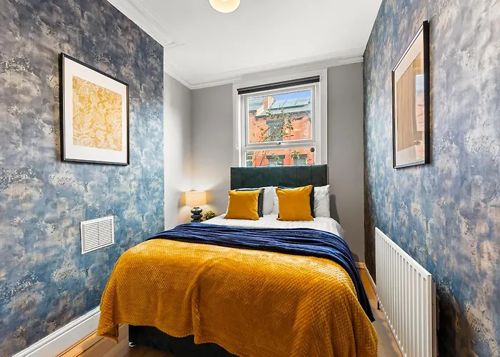 Exquisite 4 Bed In - Sleeps 10 Лідс