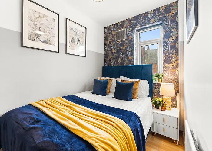 Exquisite 4 Bed In - Sleeps 10 Лідс