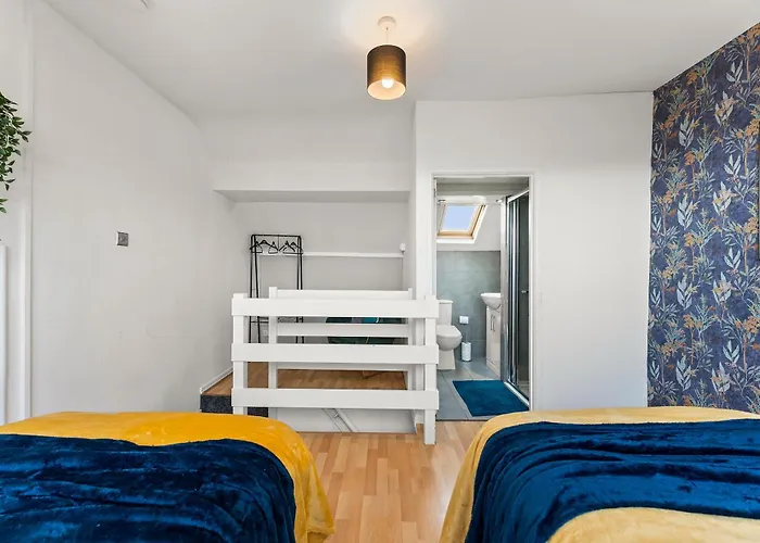 Будинок відпочинку Exquisite 4 Bed In - Sleeps 10