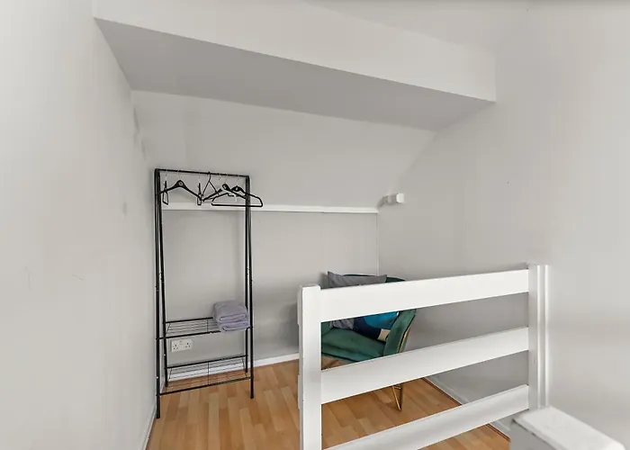 Vakantiehuis Exquisite 4 Bed In - Sleeps 10 *